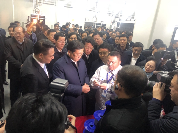 省委常委、市委書記王忠林到濟(jì)南新材料產(chǎn)業(yè)園區(qū)觀摩評(píng)議富通光纖預(yù)制棒（一期）項(xiàng)目