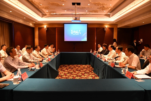 市中區(qū)政府、中國鐵塔山東省分公司、山東三箭集團(tuán)舉行項目合作簽約儀式