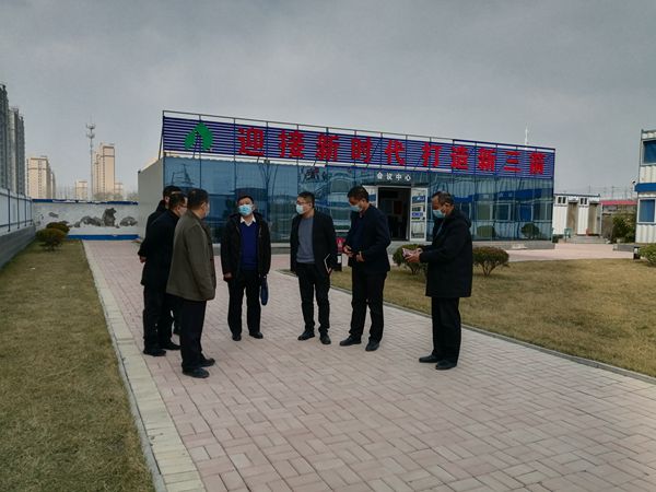 濟(jì)南建工集團(tuán)領(lǐng)導(dǎo)到山東三箭集團(tuán)路家洼、裴家村城中村改造村民安置用房項(xiàng)目檢查疫情防控工作