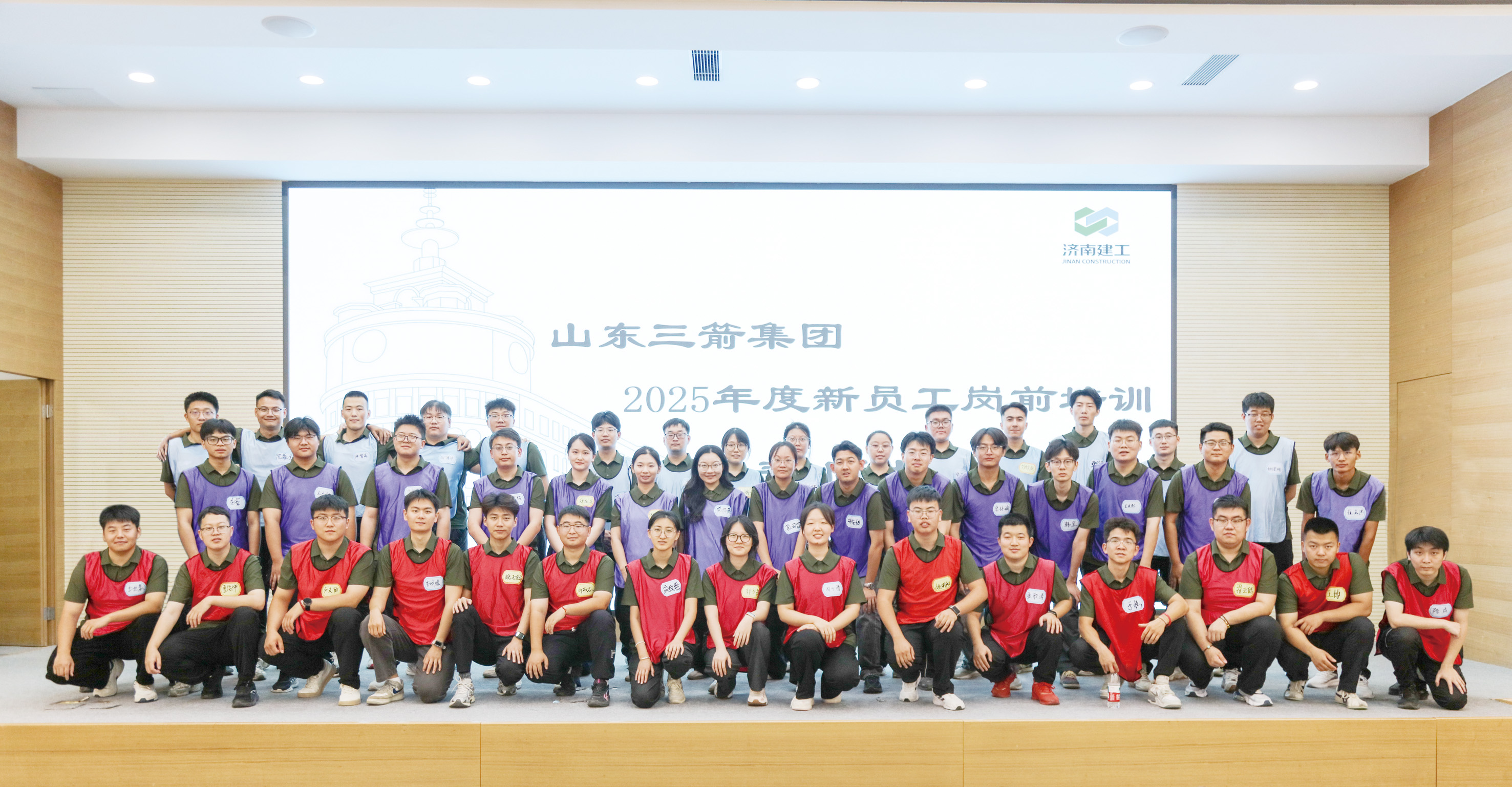 開(kāi)頭新生大合照 開(kāi)頭新生大合照